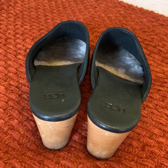 UGG clogs black suede with wooden bottom - Picture 3 of 4